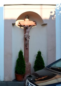 Hochheim, Weiherstraße 25, Kreuz
