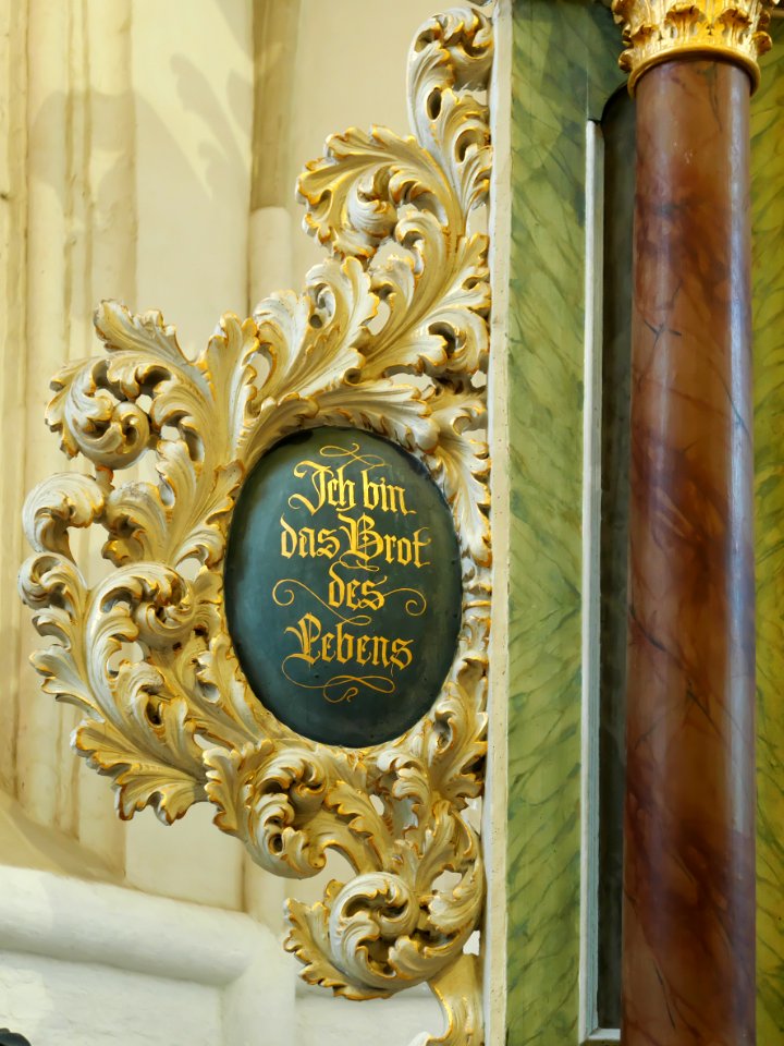 Hochaltar.Inschrift.links.Liebfrauenkirche.Jueterbog.P1021927