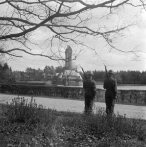 Hoge Veluwe conferentie betreffende Indonesië op jachtslot St. Hubertus. Soldate, Bestanddeelnr 901-6418