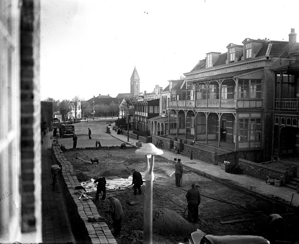 Hogeweg te Zandvoort wordt opnieuw bestraat, Bestanddeelnr 934-5155