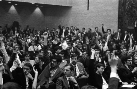 Hogeschool te Tilburg gesloten na bezetting van de senaatskamer en de telefoonce, Bestanddeelnr 922-3526