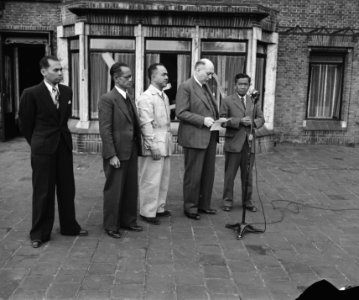 Hoge Veluwe Conferentie Nederlands Indië, van links naar rechts Soedawono, Soew, Bestanddeelnr 901-6514