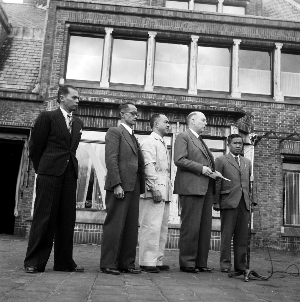 Hoge Veluwe Conferentie Nederlands Indië, van links naar rechts Soedawono, Soew, Bestanddeelnr 901-6534