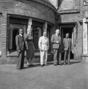Hoge Veluwe Conferentie Nederlands-Indië ( Prof. Schermerhorn en echtgenote en …, Bestanddeelnr 901-6536