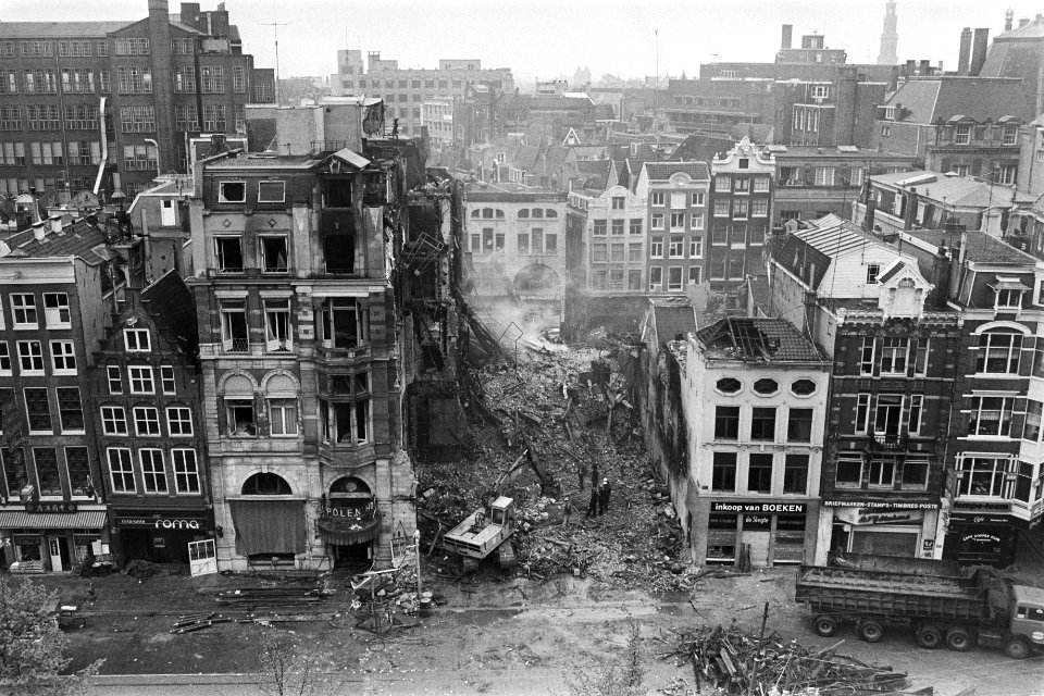 Hotel Polen (Amsterdam) uitgebrand overzicht van de ravage na de brand, Bestanddeelnr 929-1728