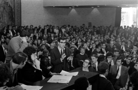 Hogeschool te Tilburg gesloten na bezetting van de senaatskamer en de telefoonce, Bestanddeelnr 922-3536