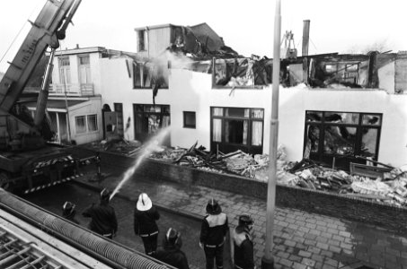 Hotel Trio in Wijk aan Zee afgebrand nablussen van d puinhopen, Bestanddeelnr 930-0266