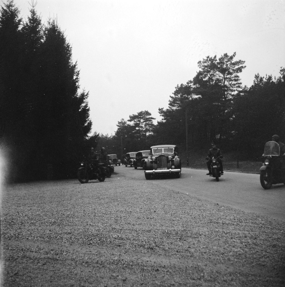 Hoge Veluwe conferentie betreffende Indonesië op jachtslot St. Hubertus. Aankoms, Bestanddeelnr 901-6429