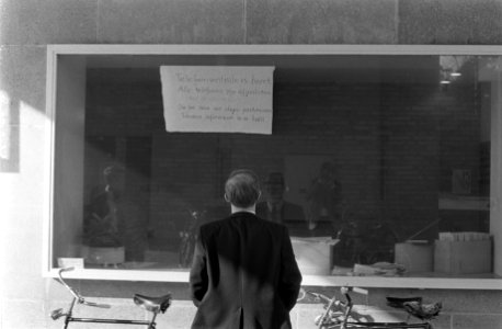 Hogeschool te Tilburg gesloten na bezetting van de senaatskamer en de telefoonce, Bestanddeelnr 922-3528