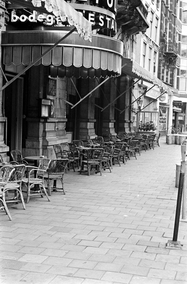 Hotel Polen terras leeg. Opdracht Elsevier, Bestanddeelnr 921-5206