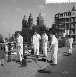 Houdt uw stad schoon actie bij het Centraal Station, Bestanddeelnr 912-8195