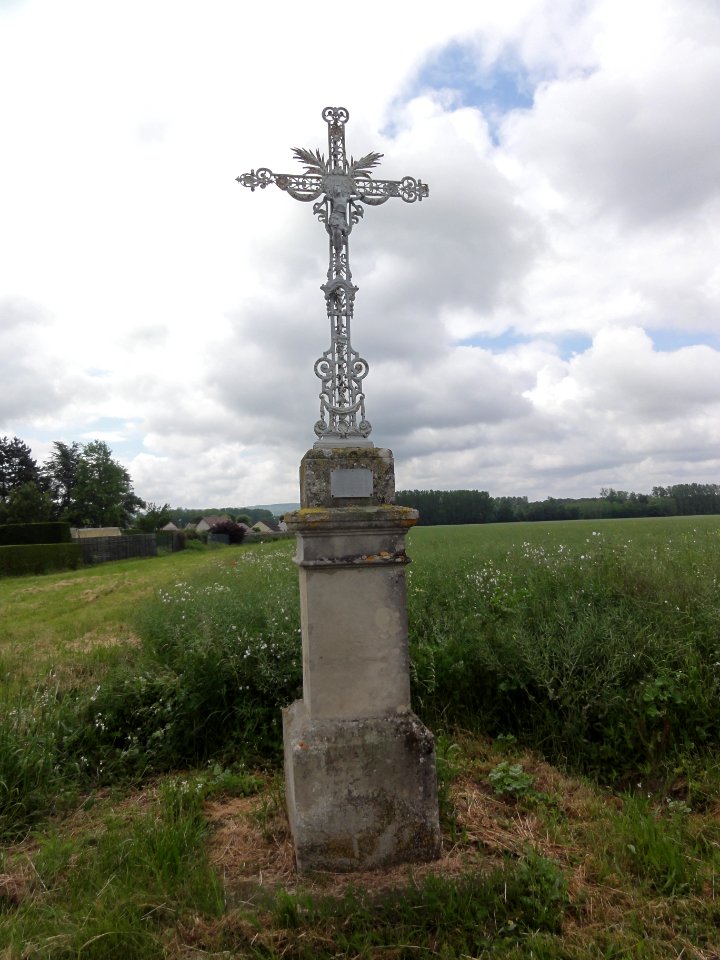 Houdancourt (Oise) Croix de chemin, D13