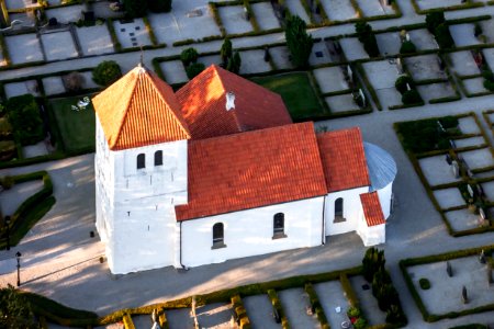 Hofterups kyrka–flygbild 06 september 2014-2 photo