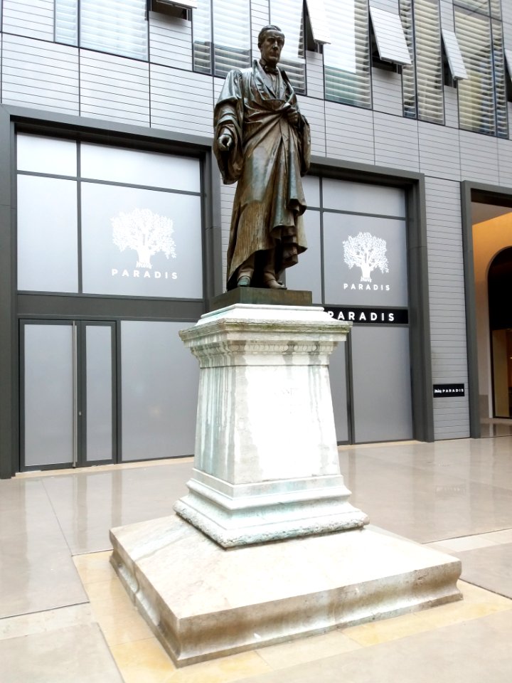 Hotel-Dieu de Lyon - Statue d'Amédée Bonnet - Face droite