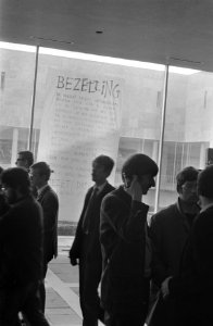 Hogeschool te Tilburg gesloten na bezetting van de senaatskamer en de telefoonce, Bestanddeelnr 922-3534