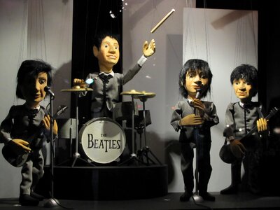 Augsburger puppenkiste dying of the light beatles