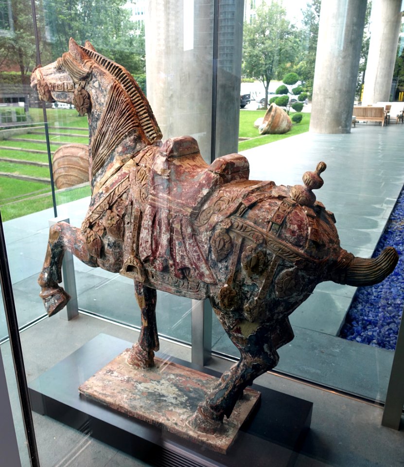 Horse, China, Qing dynasty, 1700s AD, wood, pigment, plaster - The Ann and Gabriel Barbier-Mueller Museum - DSC05640
