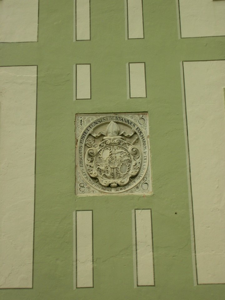 Hofmühl Eichstätt -Ostflügel Giebelbau Wappenstein 1686