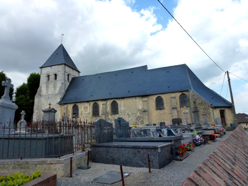 Houlle (Pas-de-Calais) église Saint-Jean-Baptiste (01)