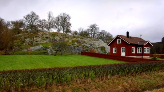 House below Röe borg cliff 1