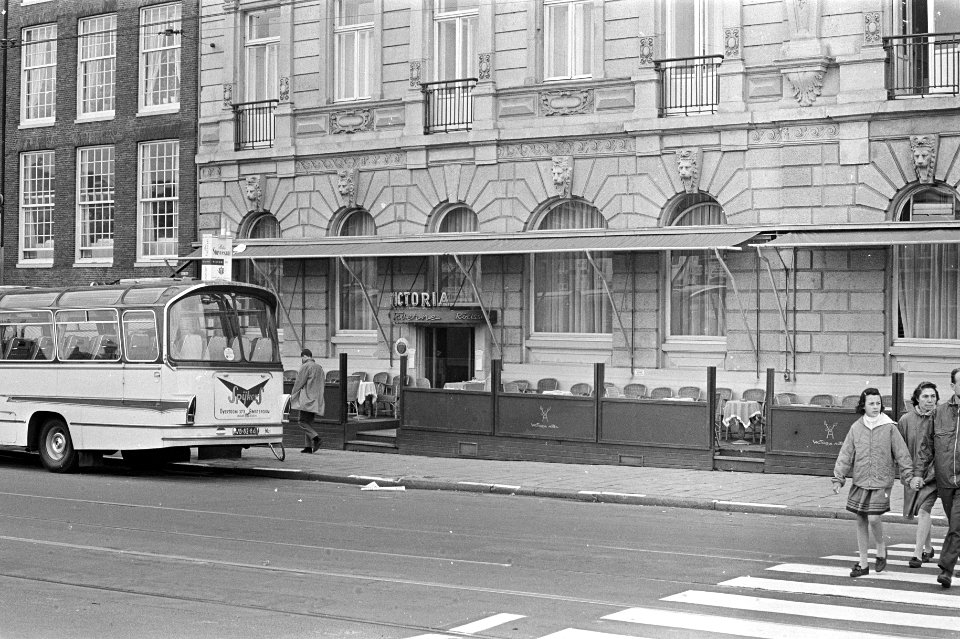 Hotel Victoria. Terras leeg, Bestanddeelnr 921-5207