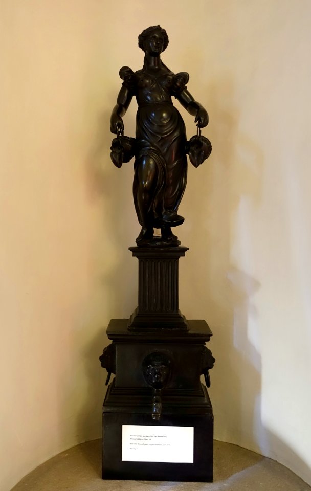 House fountain from the Hof des Anwesens, Albrecht-Durer-Platz 10, by Benedikt Wurzelbauer, c. 1590, bronze, view 1 - Stadtmuseum Fembohaus - Nuremberg, Germany - DSC02320