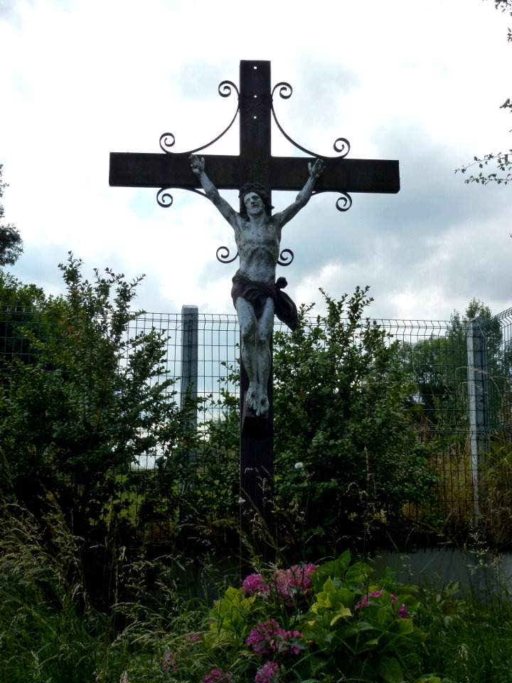 Houlle (Pas-de-Calais) croix de chemin Les Marnières
