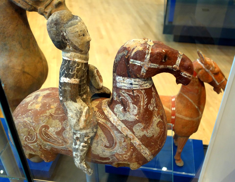 Horse with rider, China, Western Han dynasty, 206 BC - 24 AD, painted earthenware - Royal Ontario Museum - DSC04031