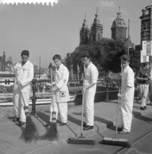 Houdt uw stad schoon actie bij het Centraal Station, Bestanddeelnr 912-8193