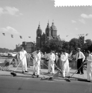 Houdt uw stad schoon actie bij het Centraal Station, Bestanddeelnr 912-8194