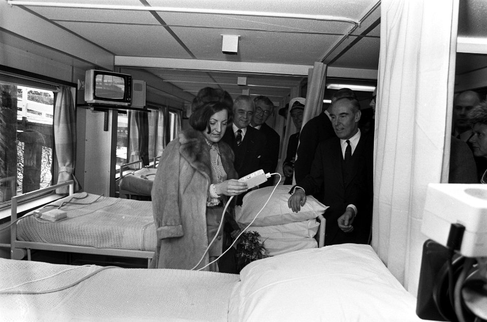 Hospitaalschip Henri Dunant gedoopt door prinses Margriet in Rotterdam, Margriet, Bestanddeelnr 926-2414