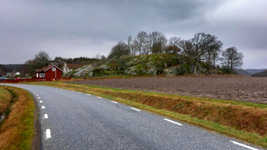House below Röe borg cliff 3