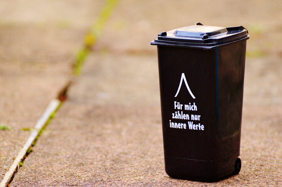 Garbage can ton bucket