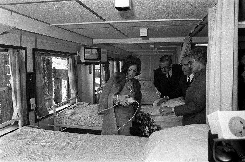 Hospitaalschip Henri Dunant gedoopt door prinses Margriet in Rotterdam, Bestanddeelnr 926-2417