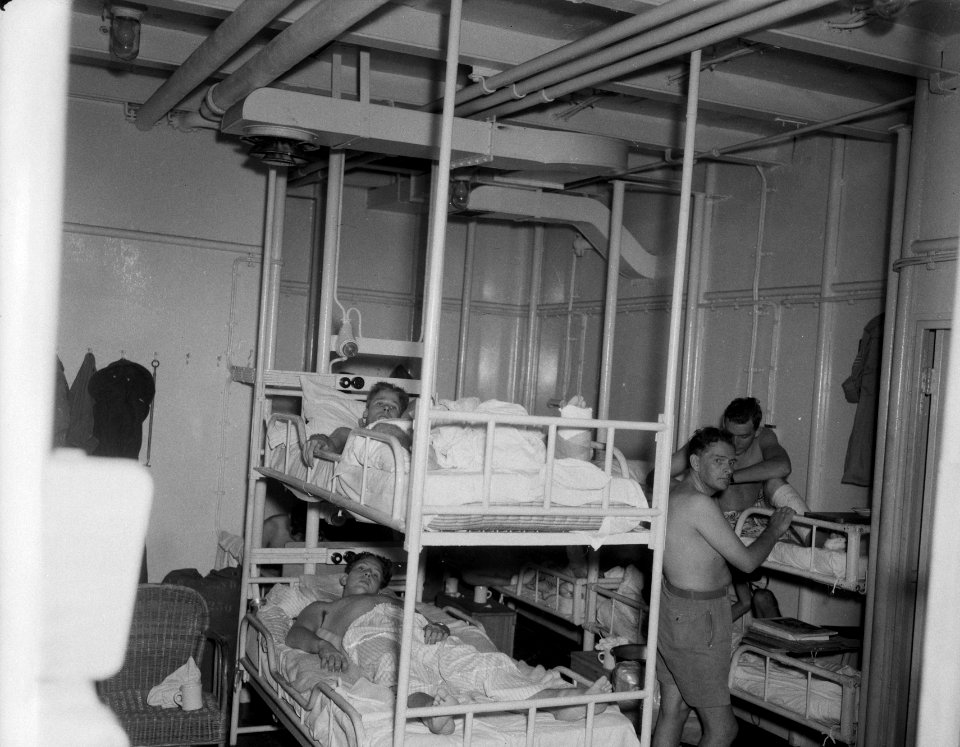 Hospitaalbedden op het schip, Bestanddeelnr 12648
