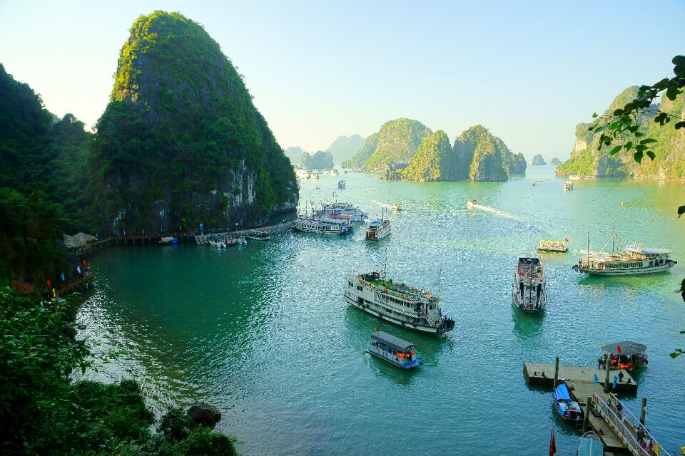 Vietnam halong bay shipping