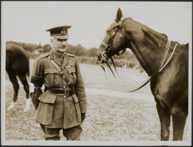 Horse Show behind the Line. The Army Commander and his Charger,, Bestanddeelnr 158-2807