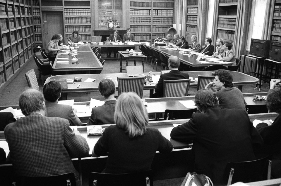Hoorzitting over Polen door vaste kamercommissie voor BuZa 27.28 Overzicht tijde, Bestanddeelnr 931-9497