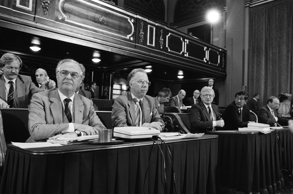 Hoorzitting over Mediaweg in Tweede Kamer voorzitters Van Dijke (NOS), Van de H, Bestanddeelnr 933-4633