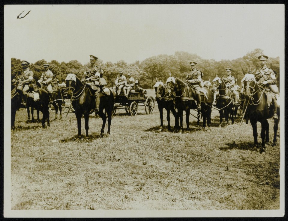 Horse show behind the Line. Portuguese troops and British troops compete togethe, Bestanddeelnr 158-0212