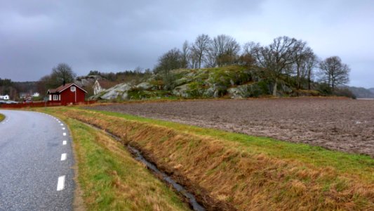 House below Röe borg cliff 2