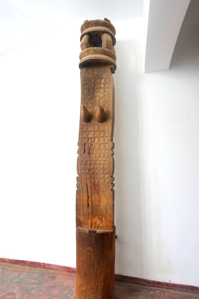 House column, Ede - Vietnam Museum of Ethnology - Hanoi, Vietnam - DSC02760