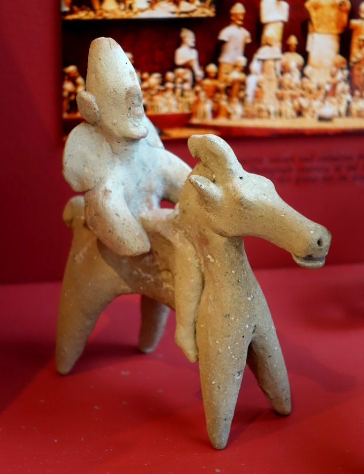 Horse and rider, Cypro-Classical to Hellenistic, terracotta, 1995.10.870 - Cesnola Collection, Harvard Semitic Museum - Cambridge, MA - DSC06325