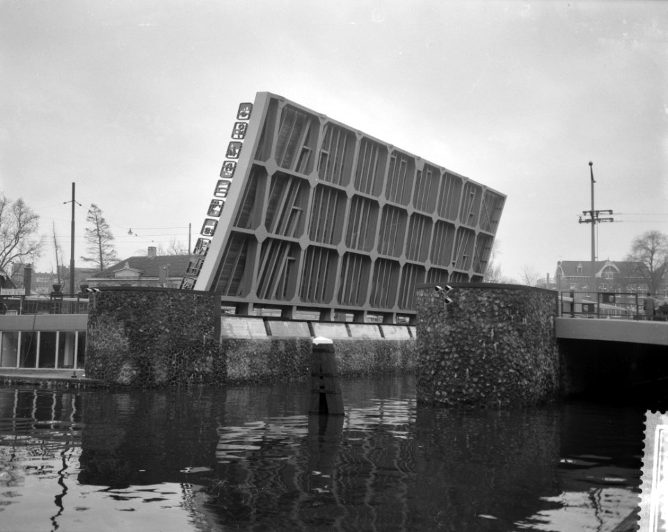 Hortusbrug voor de opening gereed, Bestanddeelnr 911-8042
