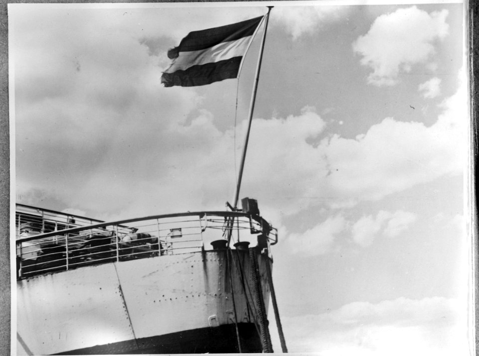 Hospitaalschip Oranje verlaat Melbourne voor een hulpmissie naar Batavia. De, Bestanddeelnr 901-2272