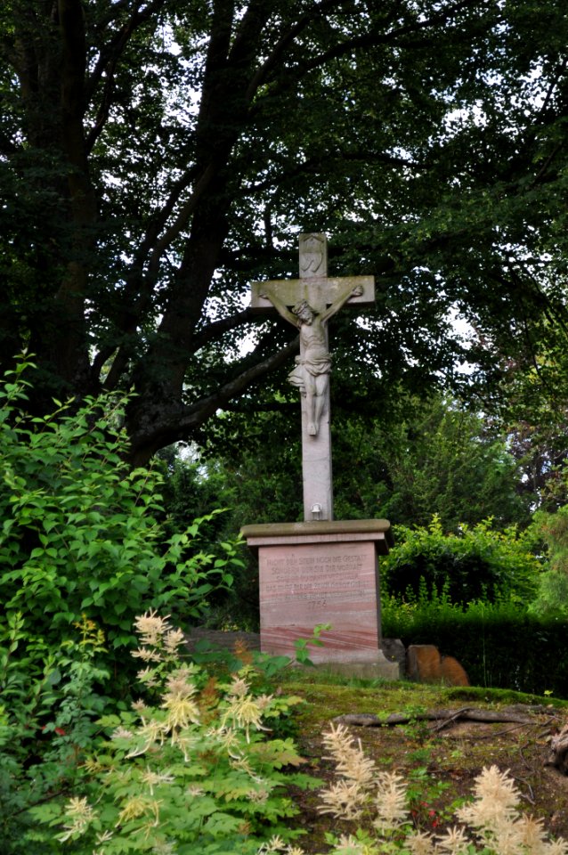 Hornau, Friedhof, Kreuz
