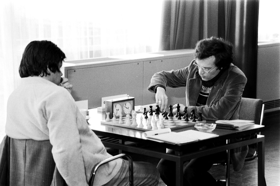 Hort (l) tegen Sax (r), Bestanddeelnr 930-3681