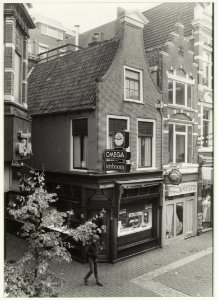 Horlogerie ten Boom in de Barteljorisstraat 19. NL-HlmNHA 54015581