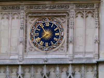 Horloge de la tour de l'église Saint-Germain l'Auxerrois 2
