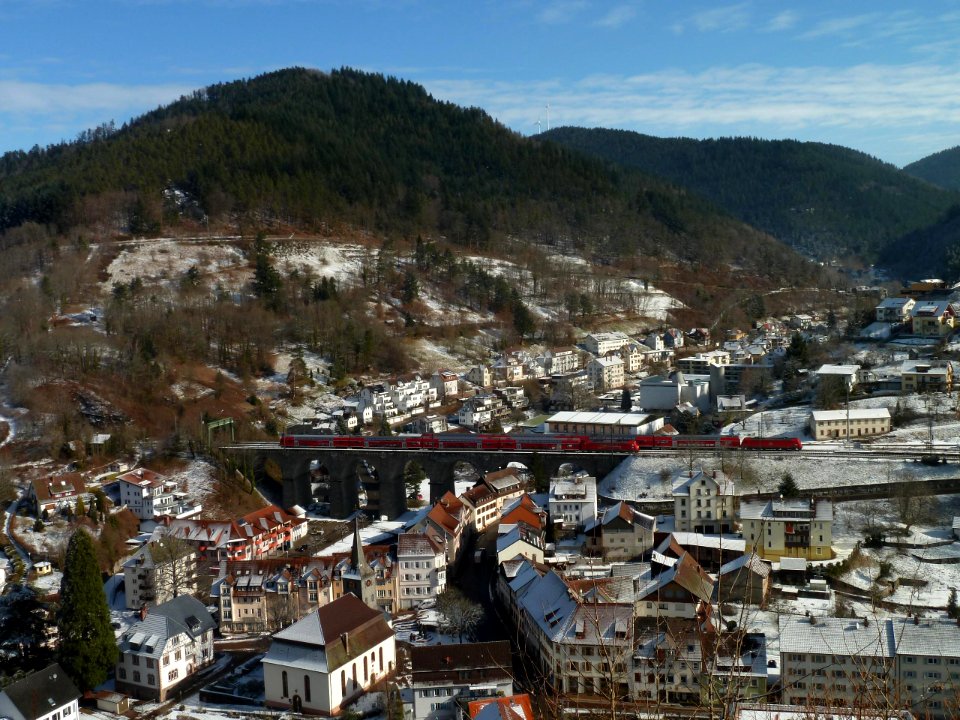 Hornberg-viadukt-mit-zug-2
